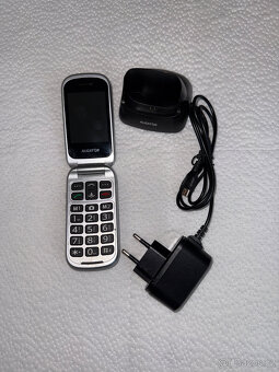 Prodám mobil Aligátor V-650-véčko. - 2