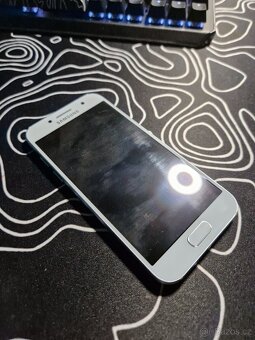 Samsung Galaxy A3 (2017) - 2
