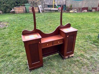 Starozitny toaletni stolek - 2