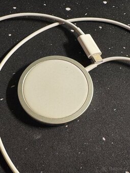 Apple bezdrátová nabíječka - 2