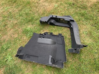 ŠKODA KAROQ PRÁVA BOČNICE KUFRU - 2