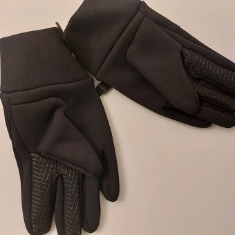 Černé rukavice - 2