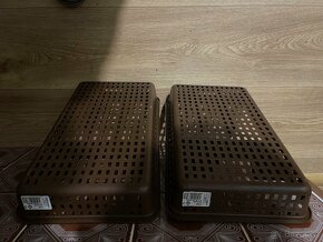 Příborníky hnědý a bílý - 2