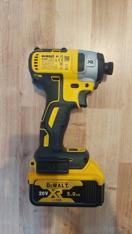 Dewalt rázový utahovák - 2