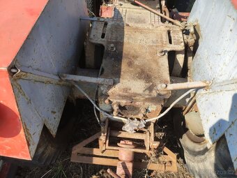 Zetor 25 nápravu,převodovku - 2
