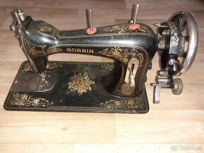 Starý šici stroj Bobbin - 2