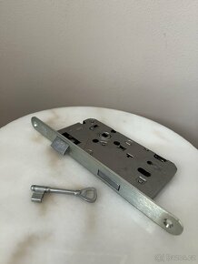 Nový zadlabávací zámek ASSA ABLOY - 2