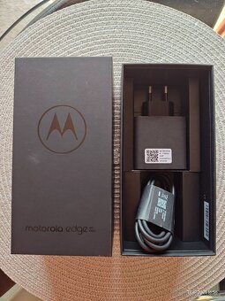 Motorola Edge 40 Pro Lunar Blue - 2