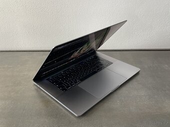 MacBook Pro 15" 2016 i7 / 256GB / 16GB - 2