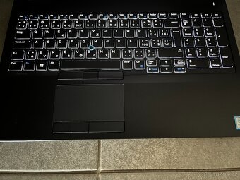 Dell Latitude 5570 15.6" FHD-i5 4x2.8GHz-RAM 16GB-SSD 256GB - 2