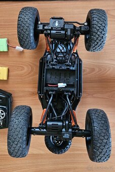 Terénní voděodolné RC auto - 2