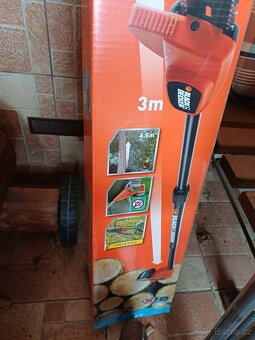 Akumulátorová prořezávací pila Black & Decker - 2