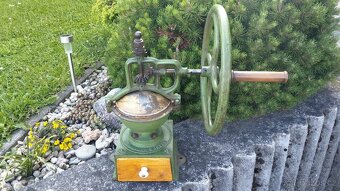 Velmi starý rumpálovy mlýnek na kávu IDEAL - D.R.G.M - 2