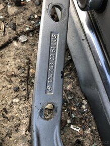 mercedes-benz w124 combi, stříbrná , náhradní díly - 2