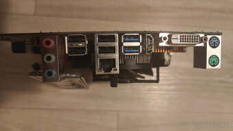 ASRock B150M-HDS + Procesor Intel Pentium G4560 + 4GB DDR4 - 2