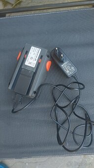 Baterie a nabíječka Gardena nůžky na plot - 2