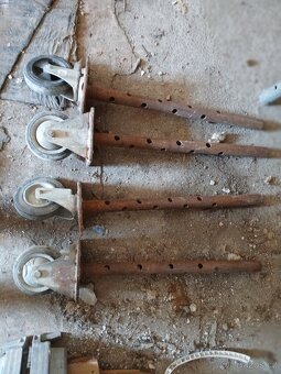 Prodám pojízdná kolečka pod Lešení - 2