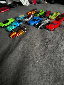 12× sběratelská autíčka - 2