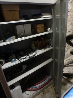 velká plechová skříň - 2