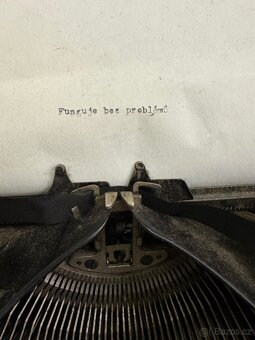 Psací stroj Royal - 2