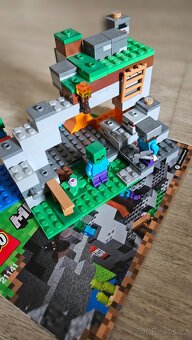 Minecraft Lego jeskyně se zombie 21141 - 2