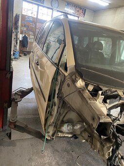 Volkswagen Touran 1.9tdi DSG 2011 - 2