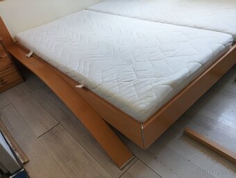 Postel,rošty,matrace. - 2