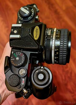 Nikon FE + MF 50/1.8 AI + grip a blesk - 2