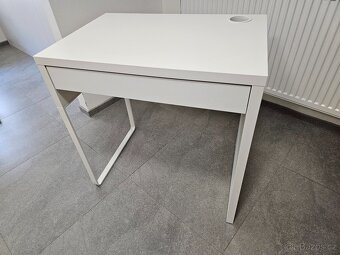 Dětský psací stůl IKEA s výsuvným šuplíkem - 2