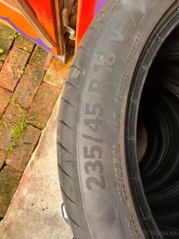 Letní pneu 235/45 R18 continental - 2
