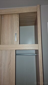 ŠATNÍ SKŘÍŇ - 2