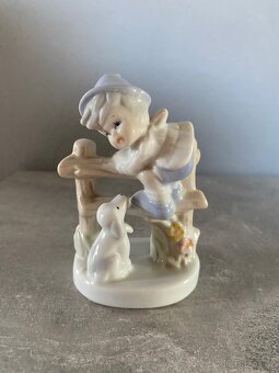 Porcelánová figurka – chlapec s pejskem - 2
