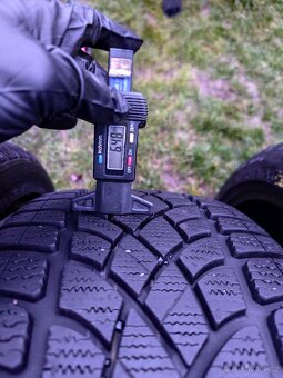 Zimní pneu 235/40/19 - 2