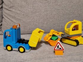 LEGO DUPLO pásový bagr a náklaďák - 2