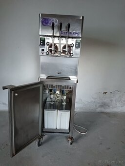 Zmrzlinový stroj + tříšťovač obojí na 220V - 2