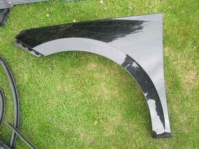 Díly 2023 Škoda KAMIQ atd. 4t km Pravý roh špička, dveře atd - 2