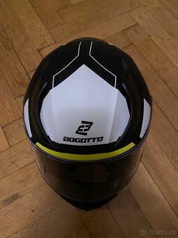 Helmy na motorku - 2