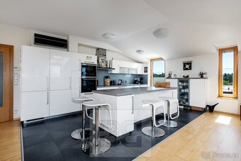 Prodej nadstandardního bytu 7+kk/3xGS/2xPS v centru prestižn - 2