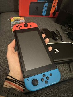 Nintendo switch V2 + příslušenství + hra - 2
