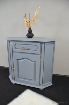 Rohová masivní komoda - 2