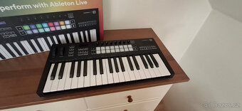 Novation Launchkey 37 MK3 (MIDI Keyboard) - 2