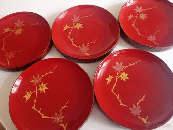 Sada japonských talířku z ručně malovaným vzorem - 2