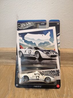 Hot Wheels National Icons sada - 2