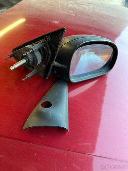 Pravé zpětné zrcátko na Peugeot 406 - 2