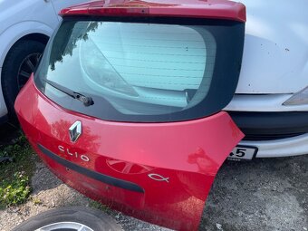 Patě dveře na Renault Clio kombi rok 2012 - 2