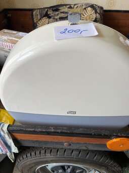 Zásobník na toal. pap, podložka pod židli. - 2