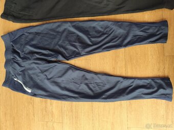 Sportovní tepláky Decathlon 134 a Adidas 140 - 2
