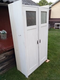 2 starožitné skříně - 2