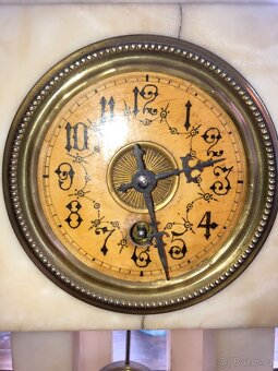 Alabastrové hodiny - 2