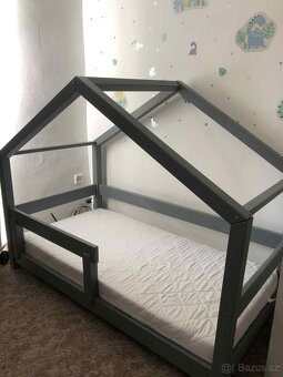 Dětská postel s bočnicí a matrací - 2